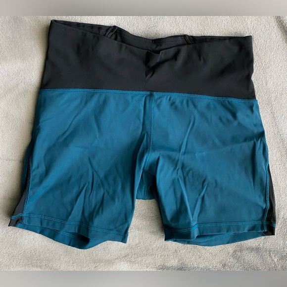 Lululemon 6” Train Times Shorts, Size 10 - Picture 3 of 12